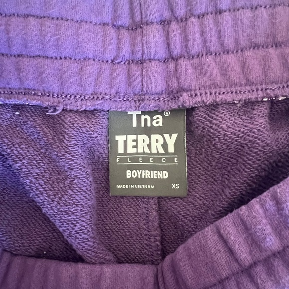 tna terry fleece boyfriend sweat shorts - purple (xs) - Picture 3 of 3